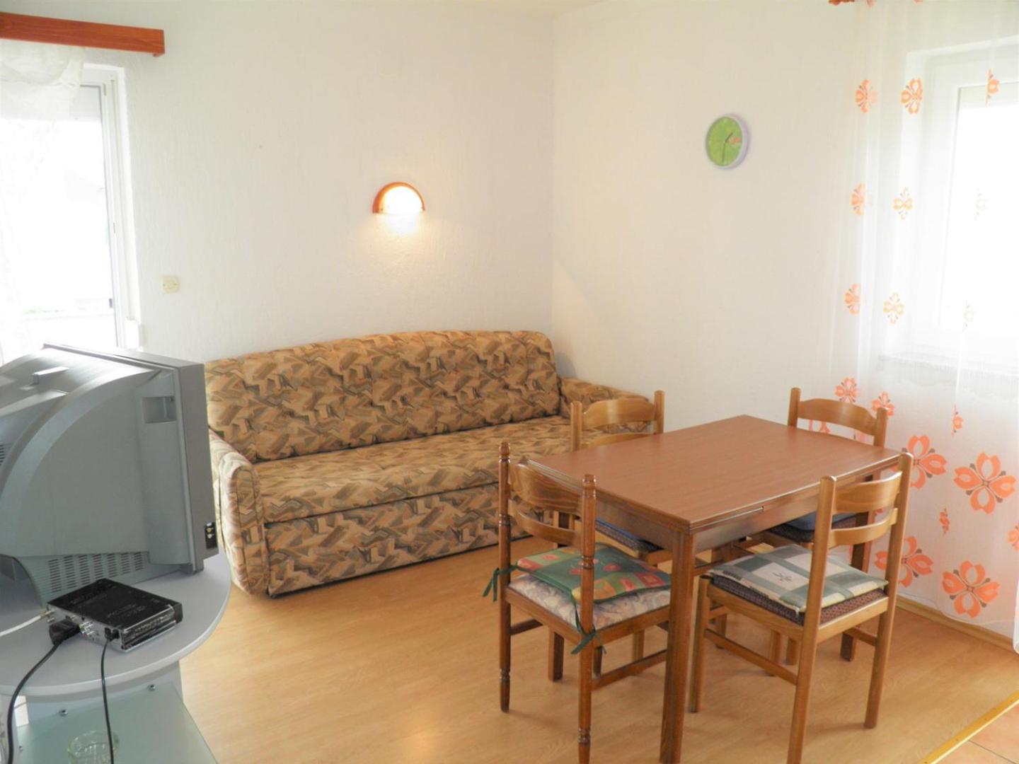 Apartments Miljenka Башка Екстер'єр фото